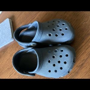 2 pairs of Toddler Boys Crocs- 7C blue black